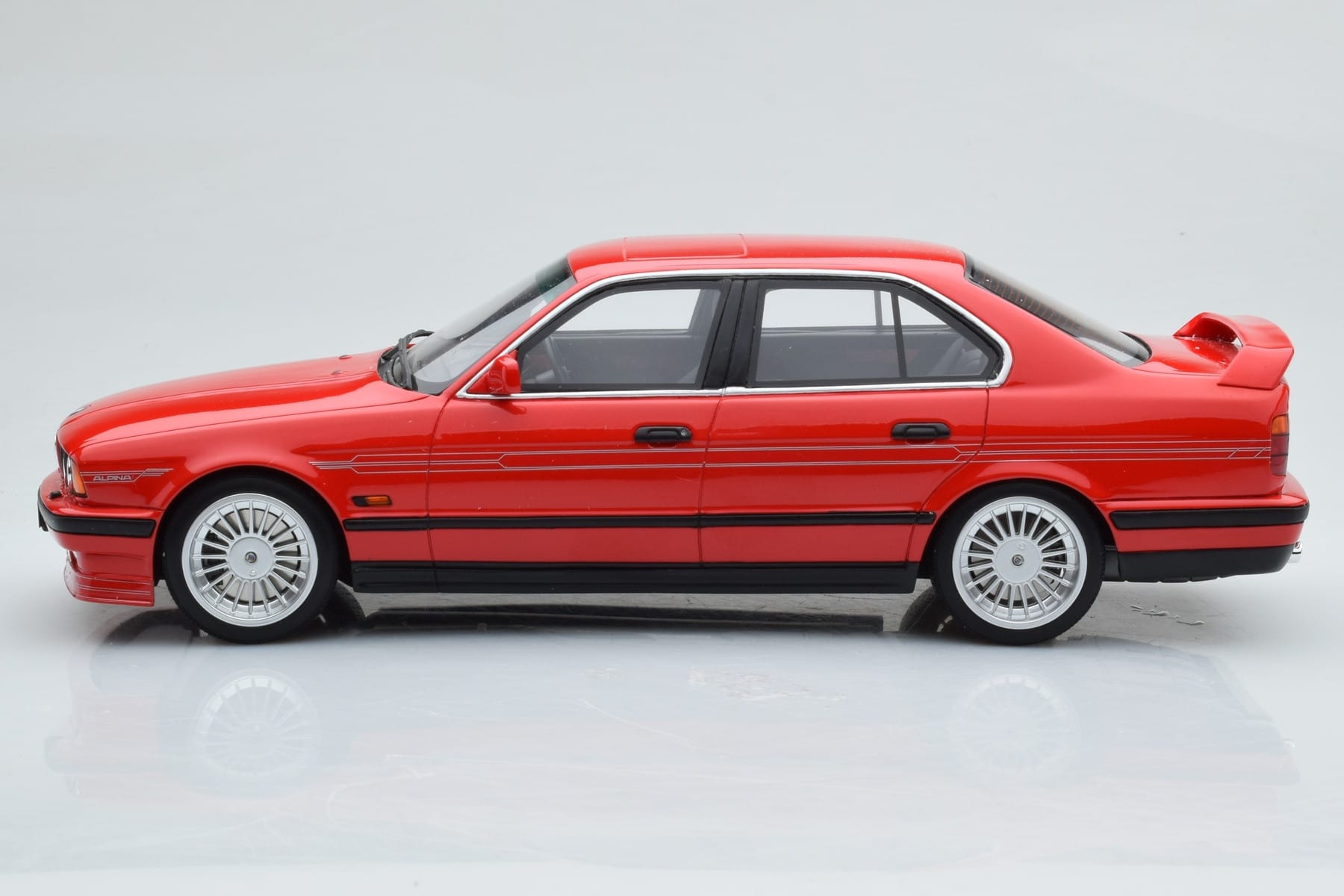 BMW Alpina B10 E34 Biturbo Rot Otto 1:18 OT648 Resin — Bild 3 von 6