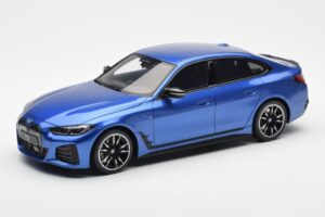 BMW i4 M50 G26 Blau Otto 1:18 OT453
