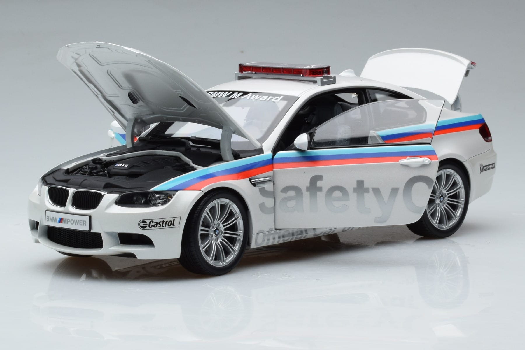 BMW M3 E92 MotoGP Safety Car 2008 Kyosho 1:18 08736GP Druckguss — Bild 2 von 7