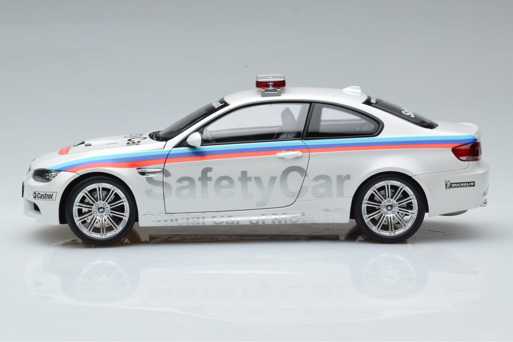 BMW M3 E92 MotoGP Safety Car 2008 Kyosho 1:18 08736GP Druckguss — Bild 4 von 7