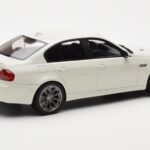BMW M3 E90 Limousine Weiß GT Spirit 1:18 - image 2 of 6