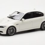 BMW M3 E90 Limousine Weiß GT Spirit 1:18