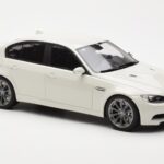 BMW M3 E90 Limousine Weiß GT Spirit 1:18 - image 4 of 6