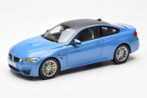 BMW M4 F82 Yas Marina Blau Paragon 1:18 PA-97102