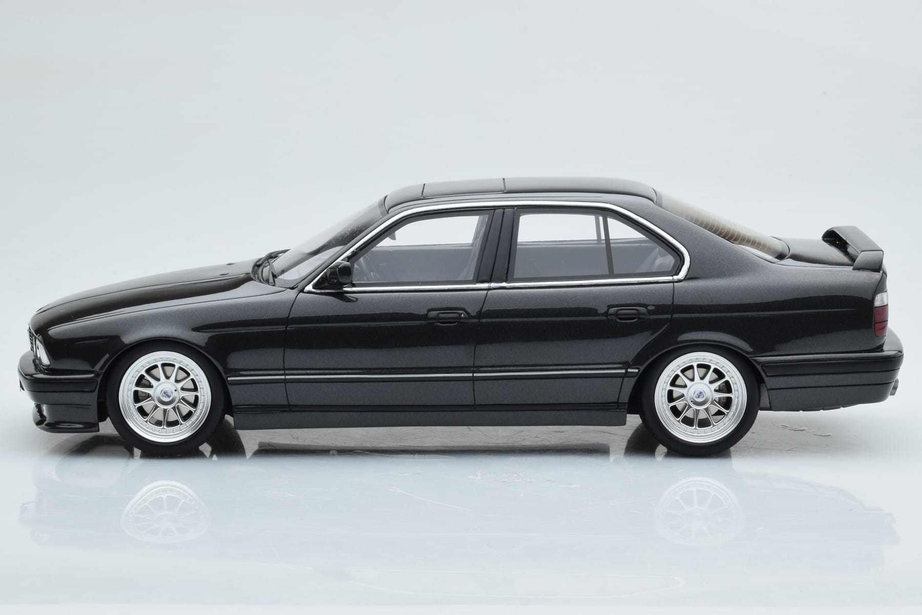 BMW M5 E34 Hartge Schwarz Otto 1:18 OT362B Resin — Bild 3 von 6