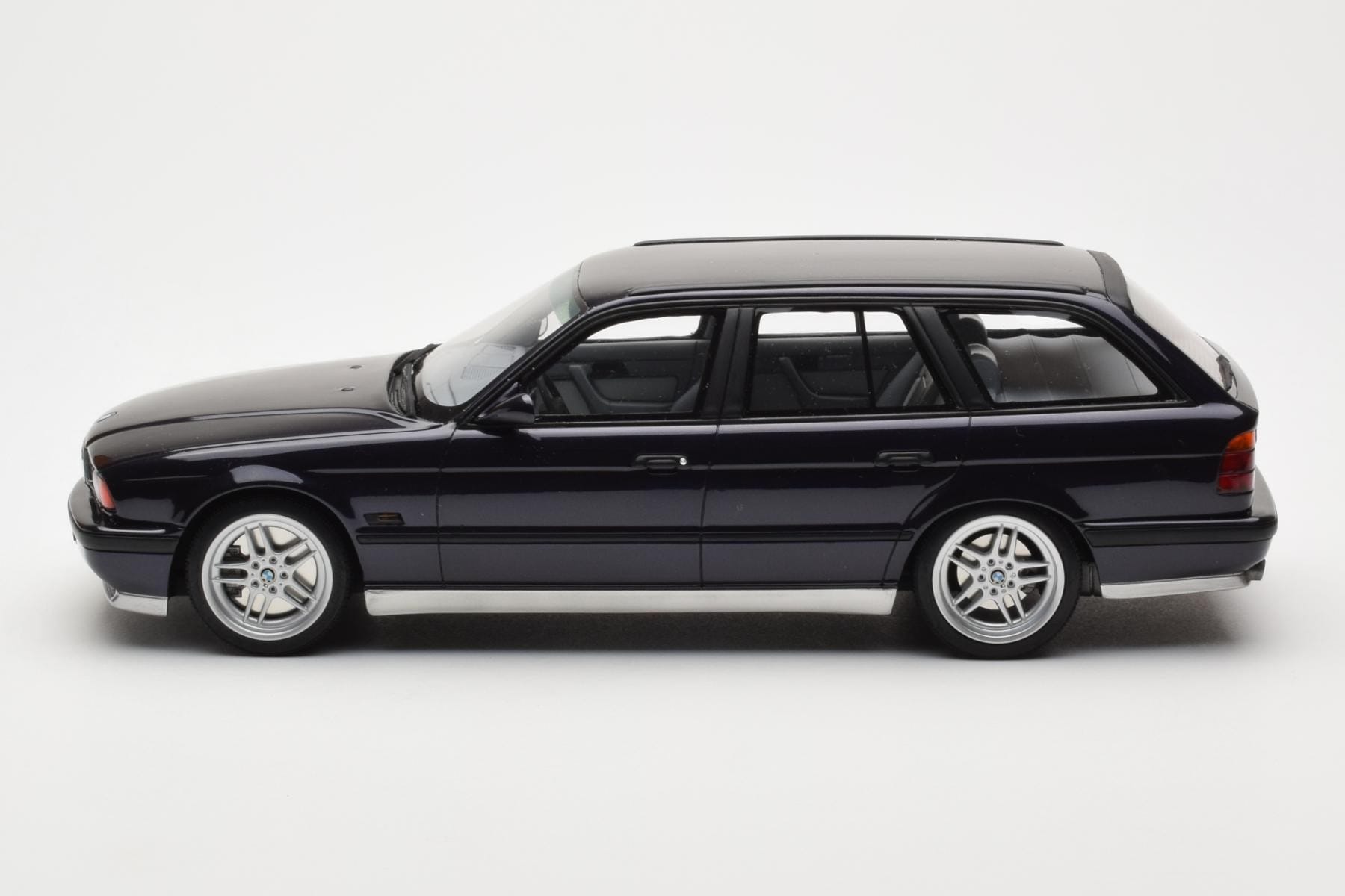 BMW M5 E34 Touring Diamond Schwarz Otto 1:18 OT198 Resin — Bild 3 von 6