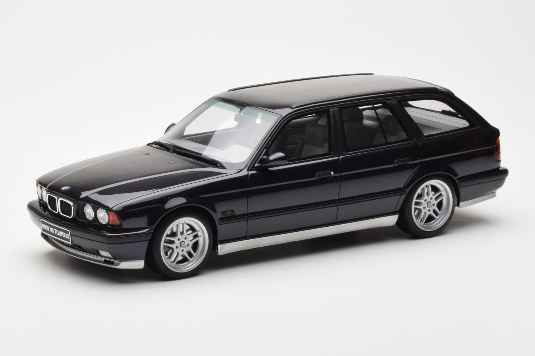 BMW M5 E34 Touring Diamond Schwarz Otto 1:18 OT198 Resin