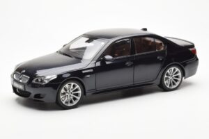 BMW M5 E60 Carbon Schwarz Kyosho 1:18 08593BK