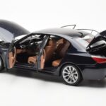 BMW M5 E60 Carbon Schwarz Kyosho 1:18 - image 5 of 8