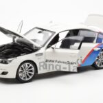BMW M5 E60 Ring Taxi Nürburgring Kyosho 1:18 - image 2 of 8