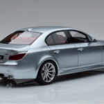 BMW M5 E60 Silber Otto 1:18 - image 2 of 6