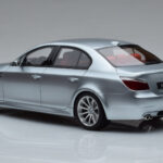 BMW M5 E60 Silber Otto 1:18 - image 5 of 6