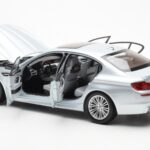 BMW M5 F10 Silverstone Silber Paragon 1:18 80432186353 - image 5 of 8