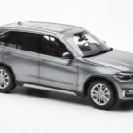 BMW X5 F15 Space Grau Paragon 1:18 - image 6 of 8