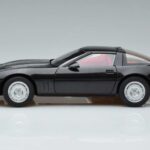 Chevrolet Corvette C4 Schwarz AUTOart 1:18 71242 Druckguss - image 5 of 8