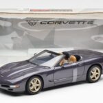 Chevrolet Corvette C5 Cabriolet Lila Perl Metallic UT Models 1:18 - image 6 of 6