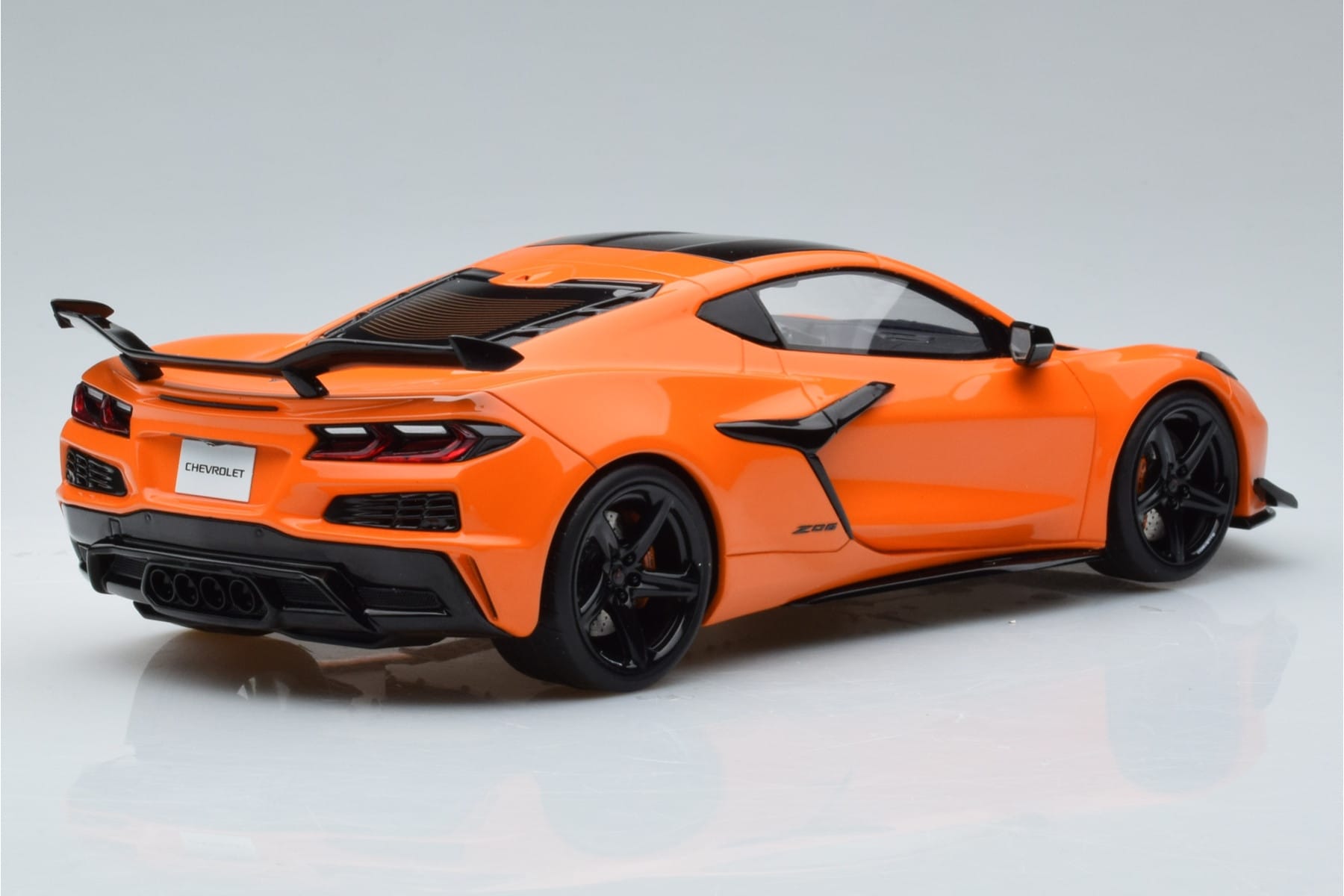 Chevrolet Corvette C8 Z06 Orange GT Spirit 1:18 GT417 Resin — Bild 2 von 6