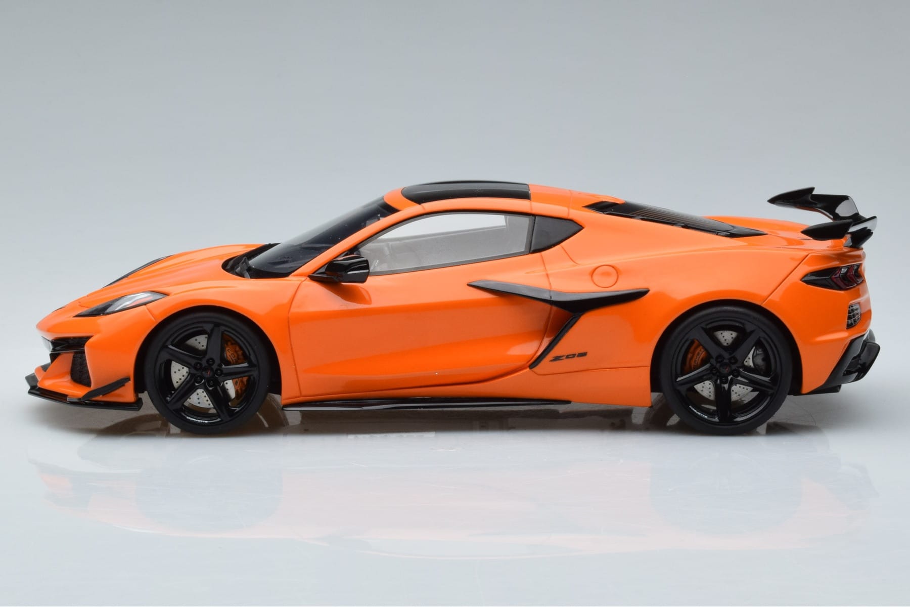 Chevrolet Corvette C8 Z06 Orange GT Spirit 1:18 GT417 Resin — Bild 3 von 6