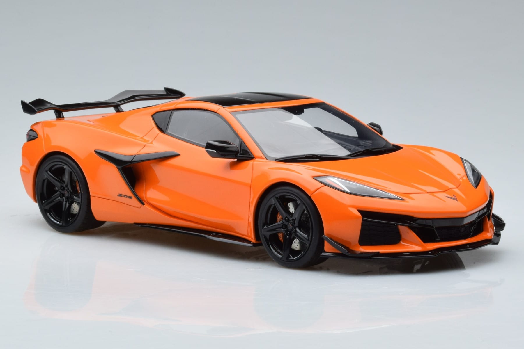Chevrolet Corvette C8 Z06 Orange GT Spirit 1:18 GT417 Resin — Bild 4 von 6
