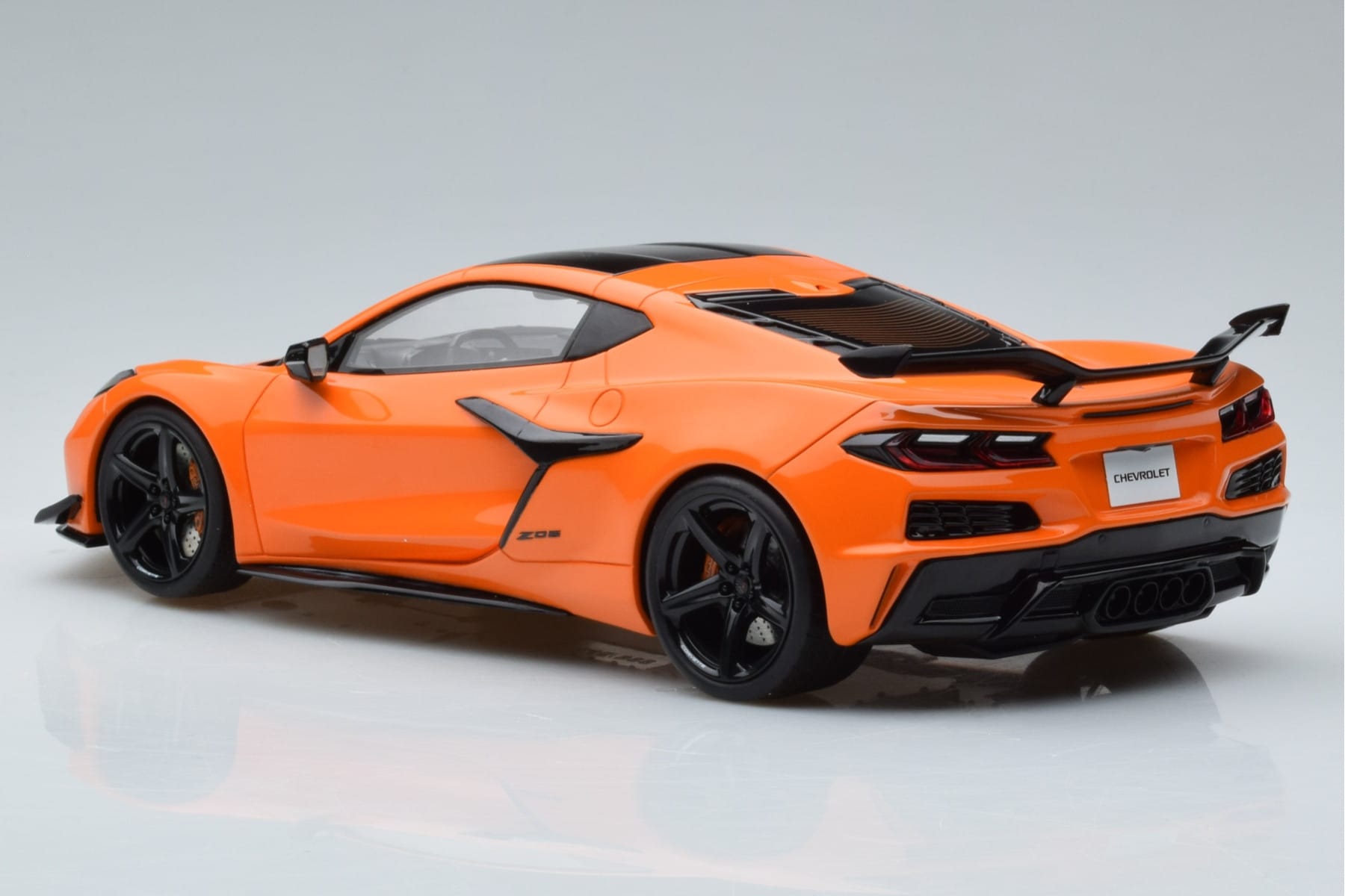 Chevrolet Corvette C8 Z06 Orange GT Spirit 1:18 GT417 Resin — Bild 5 von 6