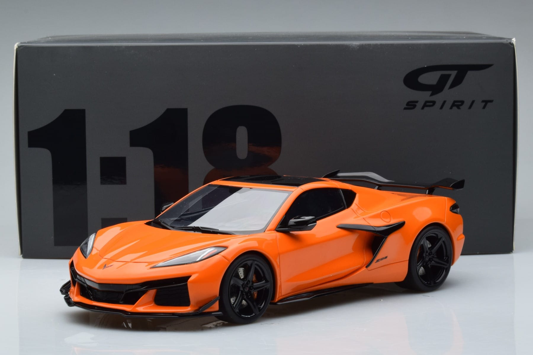 Chevrolet Corvette C8 Z06 Orange GT Spirit 1:18 GT417 Resin — Bild 6 von 6