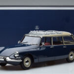 Citroen ID 19 Break Orient Blau Norev 1:18 - image 9 of 9