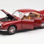 Daimler 250 V8 Rot Paragon 1:18 PA-98312 - image 2 of 8