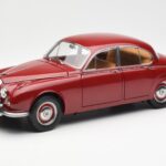 Daimler 250 V8 Rot Paragon 1:18 PA-98312