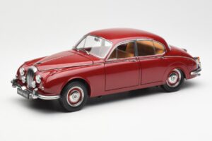 Daimler 250 V8 Rot Paragon 1:18 PA-98312