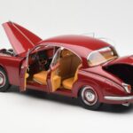 Daimler 250 V8 Rot Paragon 1:18 PA-98312 - image 5 of 8