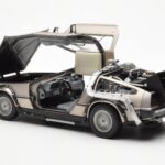 DeLorean DMC-12 Time Machine Back to the Future Silber Sun Star 1:18 - image 7 of 8