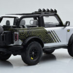 Ford Bronco RTR Iconic Silber GT Spirit 1:18 - image 2 of 6