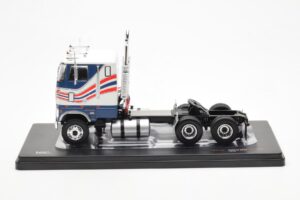 Ford CL 9000 Weiß Blau IXO 1:43 TR177