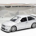 Ford Escort RS Cosworth Straßenfahrzeug Silber UT Models 1:18 - image 2 of 6