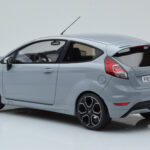 Ford Fiesta ST2000 Grau Otto 1:18 - image 5 of 6