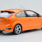 Ford Focus Mk2 ST 2.5 Electric Orange Otto 1:18 - image 2 of 6