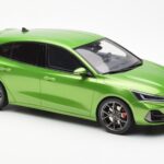 Ford Focus Mk5 ST Phase 2 Mean Grün Otto 1:18 OT450 - image 4 of 6