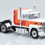 Ford LTL 9000 Weiß Rot Orange IXO 1:43 - image 3 of 5