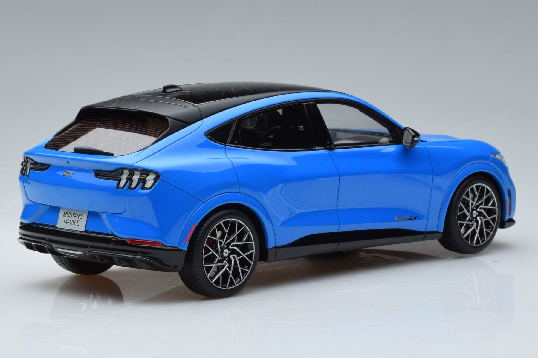 Ford Mustang Mach-E GT Performance Blau Otto 1:18 OT414 Resin — Bild 2 von 6