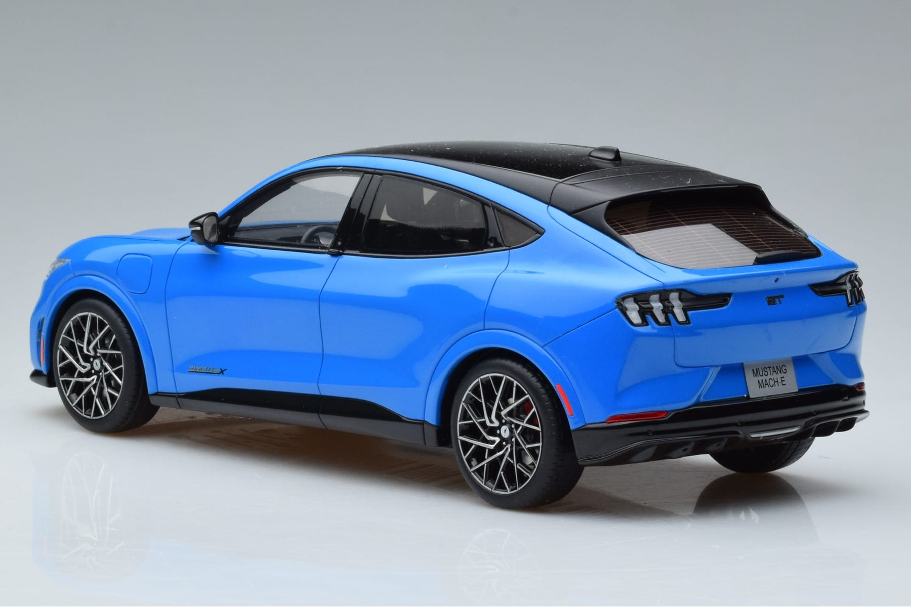 Ford Mustang Mach-E GT Performance Blau Otto 1:18 OT414 Resin — Bild 5 von 6