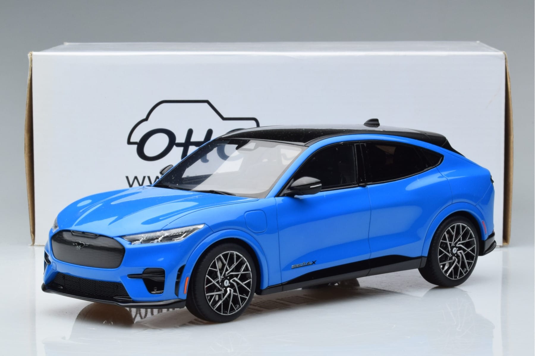 Ford Mustang Mach-E GT Performance Blau Otto 1:18 OT414 Resin — Bild 6 von 6