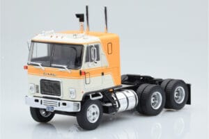 GMC Astro 95 Beige Weiß IXO 1:43 TR167