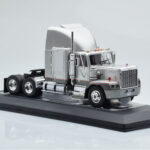 GMC General SBFA Silber IXO 1:43 - image 4 of 6