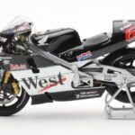 Honda NSR500 West Honda Pons #65 L. Capirossi 500cc World Championship 2001 Minichamps 1:12
