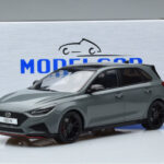Hyundai i30 N PD Schattengrau MCG 1:18 - image 6 of 6