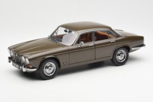 Jaguar XJ6 Series 1 4.2 Sable Braun Paragon 1:18 2011004