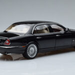 Jaguar XJ6 X350 Ebony Schwarz Almost Real 1:18 - image 3 of 11