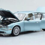 Jaguar XJ6 X350 Seafrost Hellblau Almost Real 1:18 - image 2 of 11