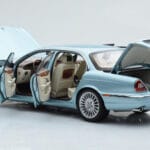 Jaguar XJ6 X350 Seafrost Hellblau Almost Real 1:18 - image 3 of 11