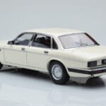 Jaguar XJ6 XJ40 Glacier Weiß Almost Real 1:18 - image 7 of 11